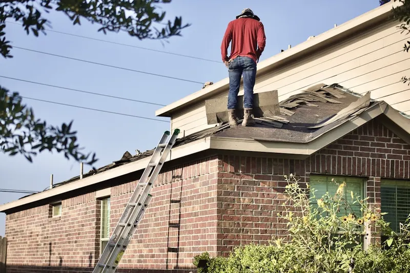 Professional roofer working on a residential roof in Tehachapi